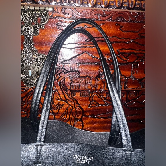 Victoria’s Secret, Black Bag🖤 - Picture 3 of 10